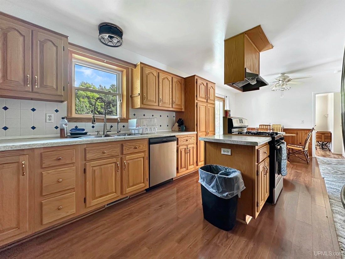 House in Chatham, Michigan, United States 5 - 18309019