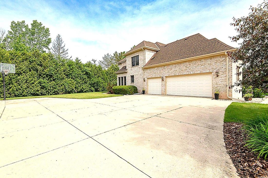 House in Thiensville, Wisconsin, United States 3 - 18154680