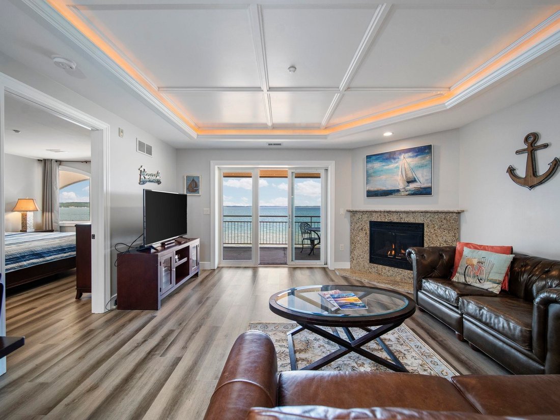 Condo in Traverse City, Michigan, United States 4 - 18309007