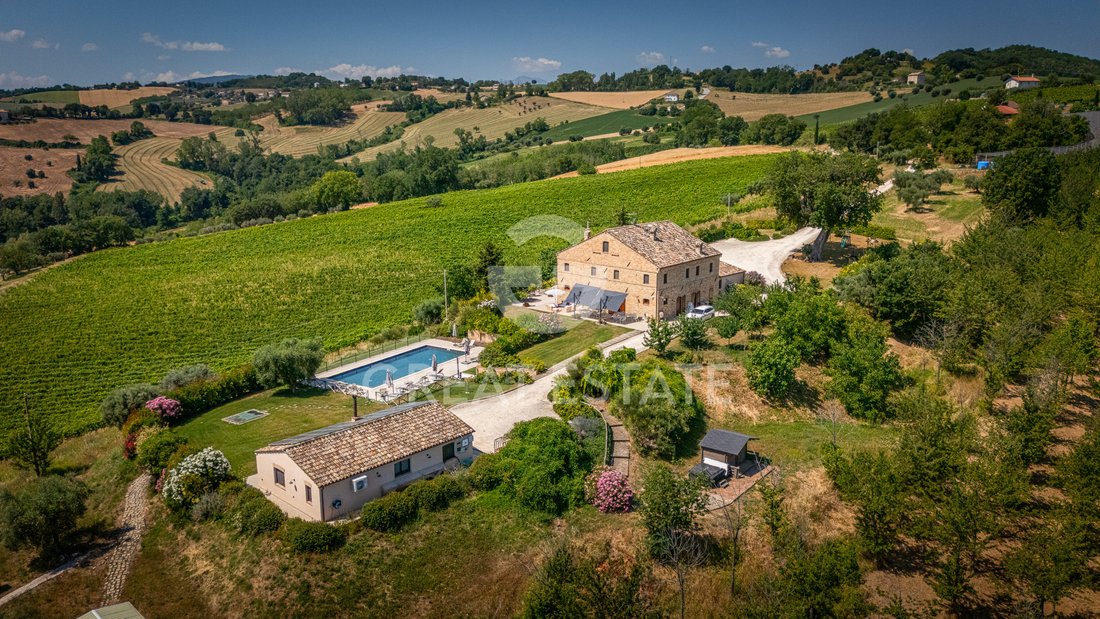 Estate in Servigliano, Marche, Italy 1 - 18311813