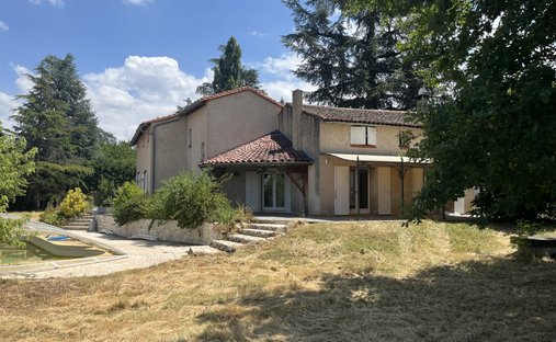 Corps de ferme à Bourg d'Andrezieux, Andrézieux-Bouthéon, France 1
