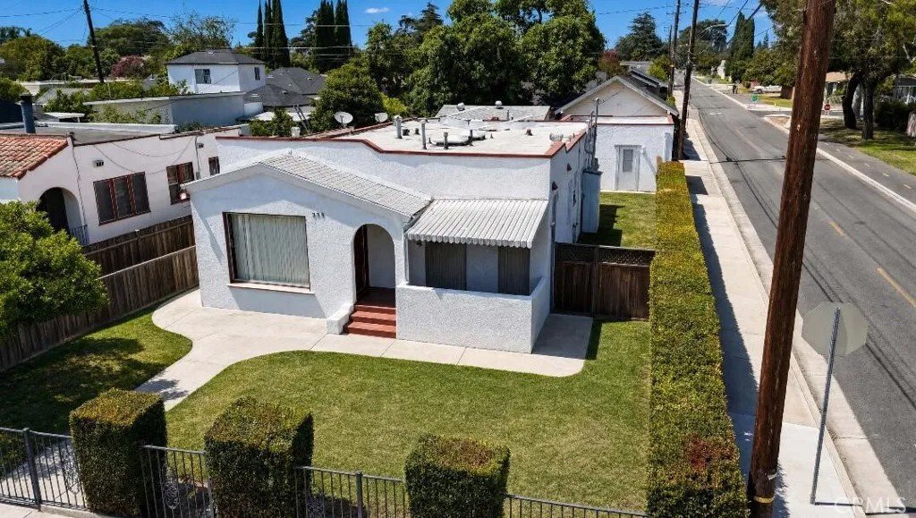 Santa Ana, California, United States 2 - 18316145