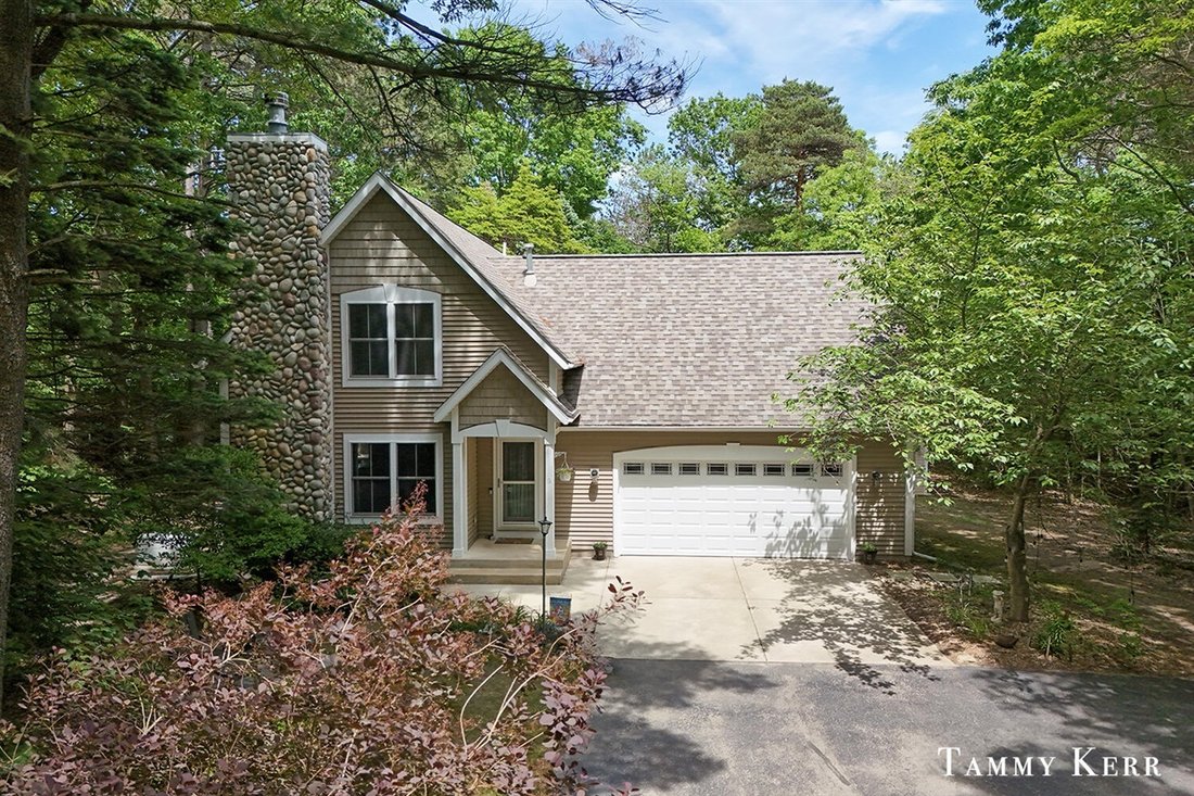 House in Fennville, Michigan, United States 1 - 18310073
