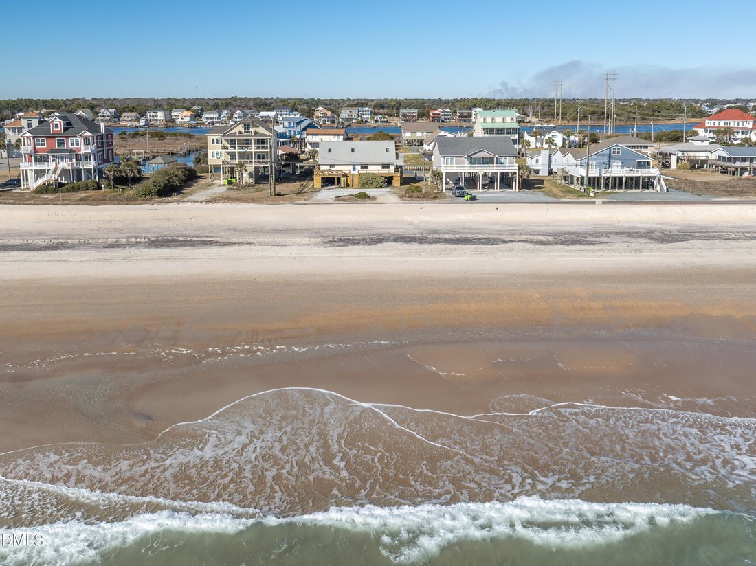 House in North Topsail Beach, North Carolina, United States 5 - 18312617