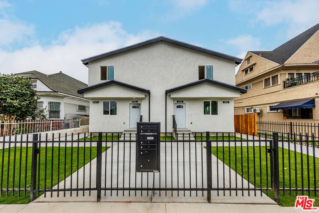 Los Angeles, California, United States 3 - 18312363