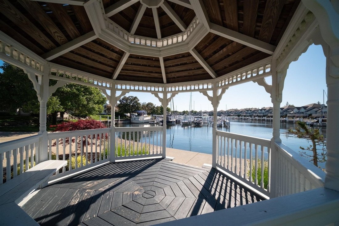 Condo in Manistee, Michigan, United States 5 - 18309957