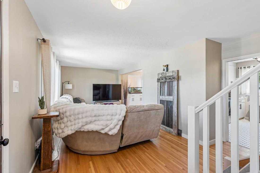 House in Calgary, Alberta, Canada 4 - 18314186