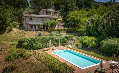 Estate in Todi, Umbria, Italy 1