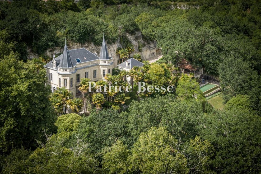 Castle in École Paul Bert-Lycée Bernard Palissy, Agen, France 1 - 18313210