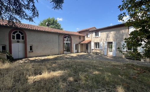 Azienda agricola a Bourg d'Andrezieux, Andrezieux-Bouthéon, Francia 1