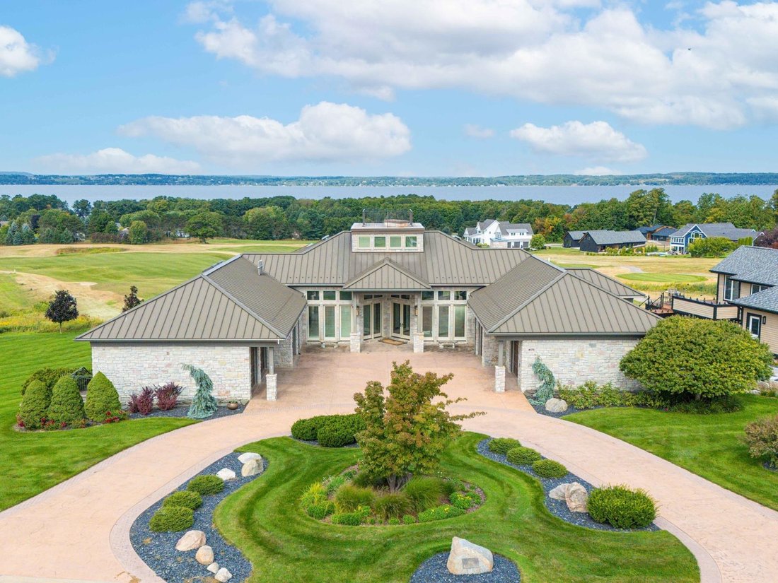 House in Williamsburg, Michigan, United States 1 - 18310051