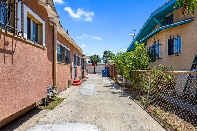 Los Angeles, California, United States 3 - 18310719