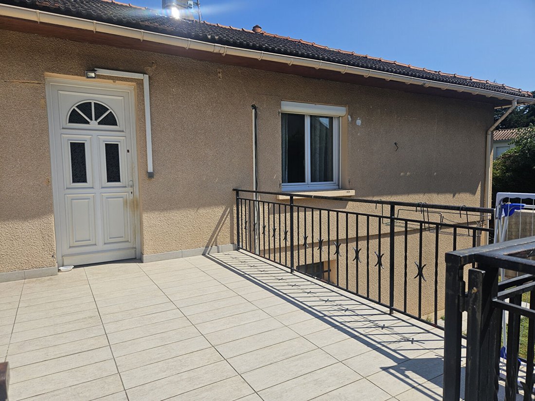 Villa in Basses-Barolles, Saint-Genis-Laval, France 1 - 18310695