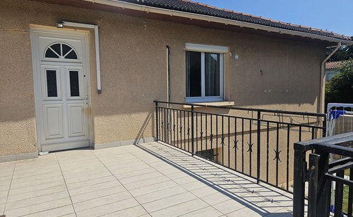 Villa à Basses-Barolles, Saint-Genis-Laval, France 1