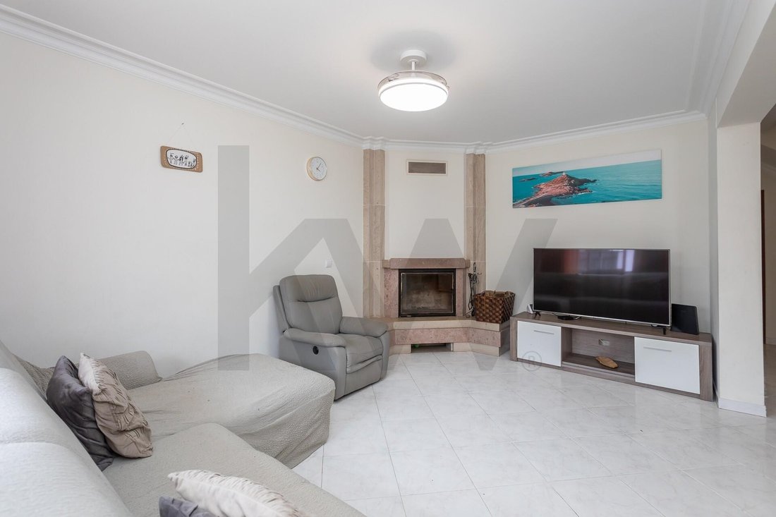 Townhouse in Algueirao-Mem Martins, Lisbon, Portugal 3 - 18315907