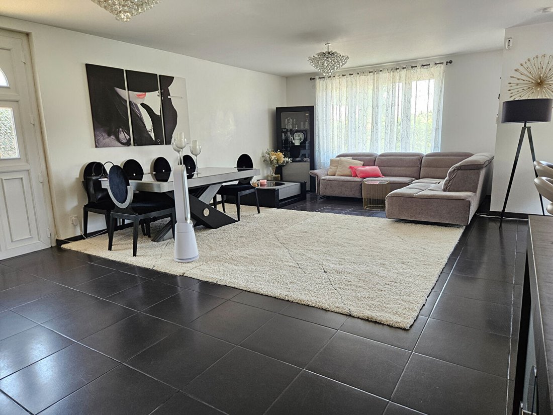 Villa in Basses-Barolles, Saint-Genis-Laval, France 5 - 18310695