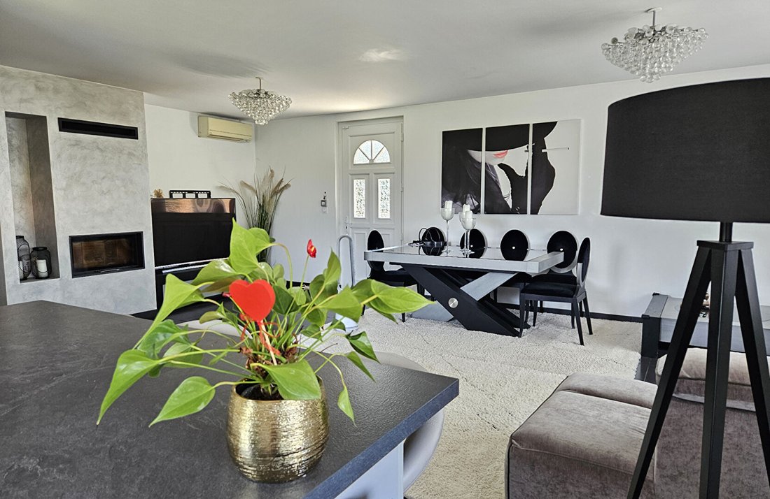 Villa in Basses-Barolles, Saint-Genis-Laval, France 2 - 18310695