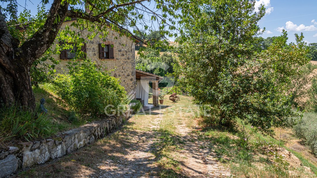 Estate in Todi, Umbria, Italy 4 - 18311734