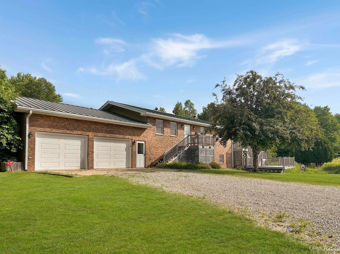 House in Chatham, Michigan, United States 2 - 18309019