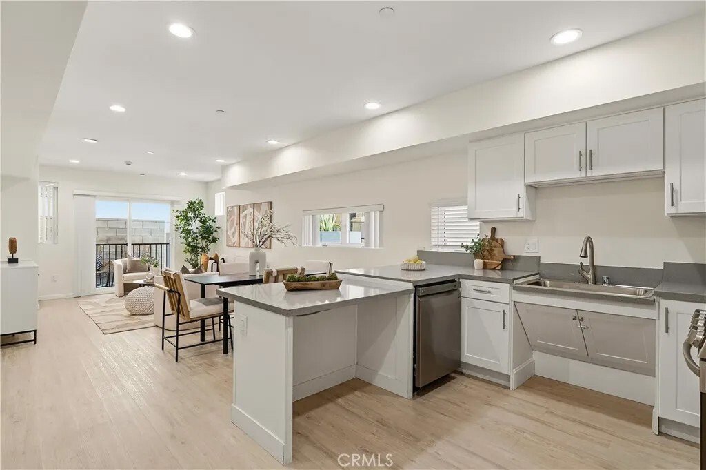 Los Angeles, California, United States 3 - 17552722