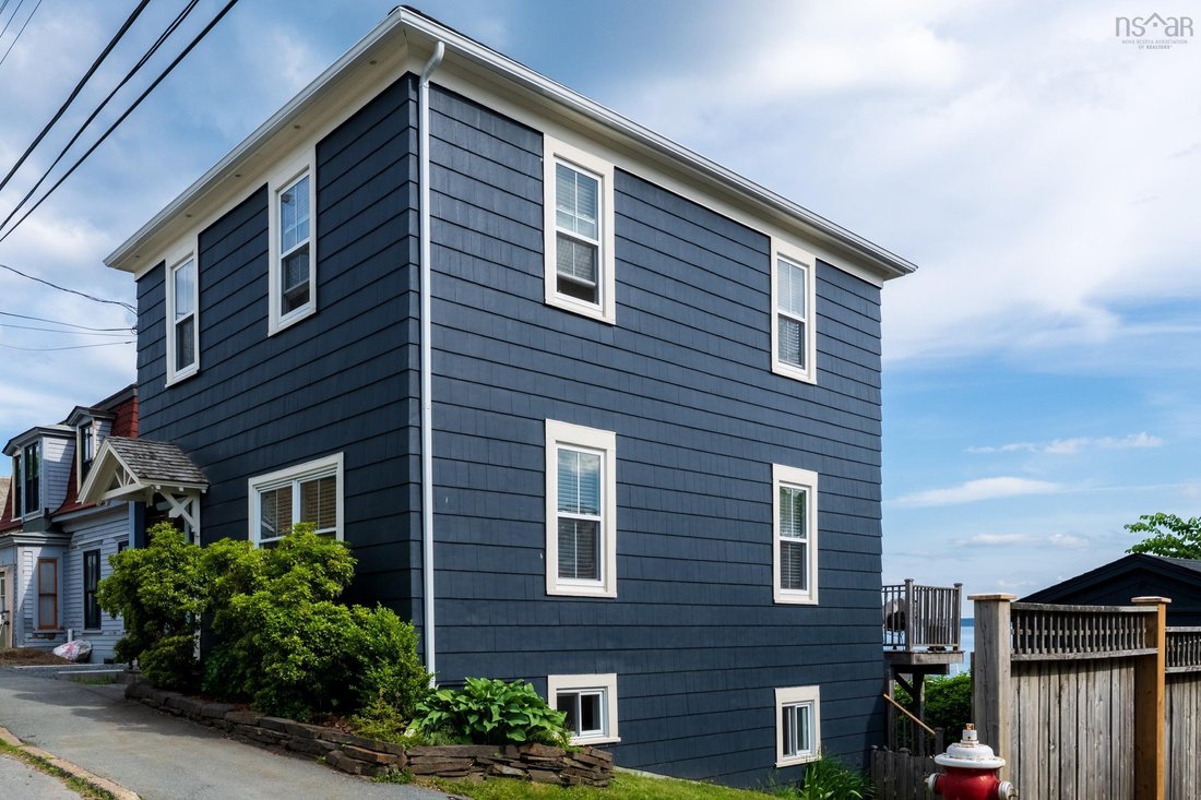 House in Lunenburg, Nova Scotia, Canada 1 - 18313680