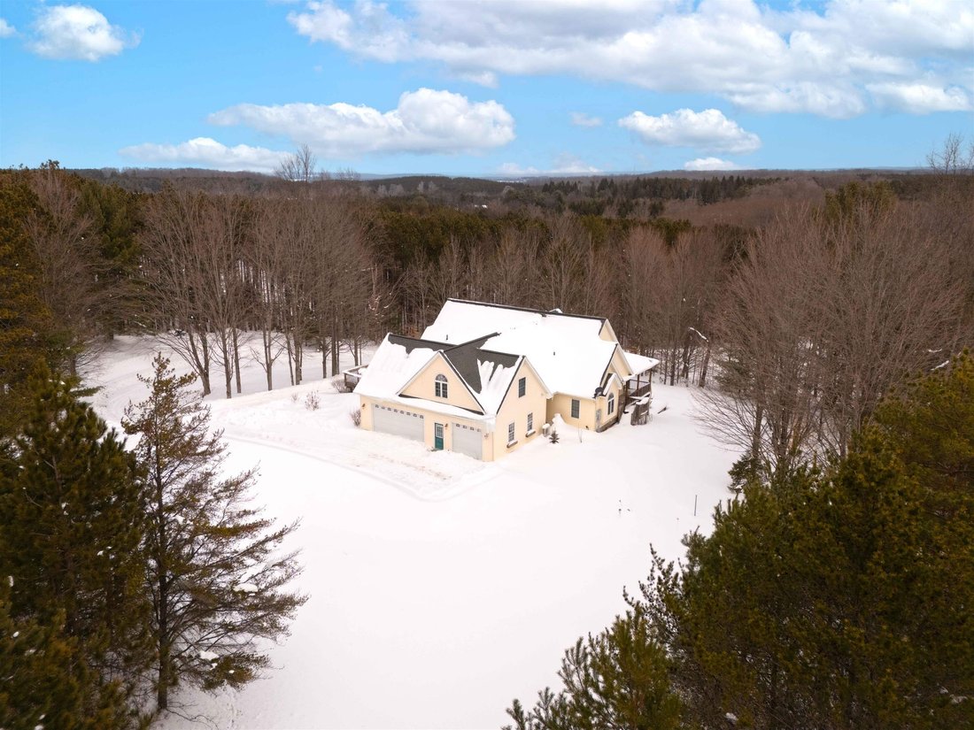 House in Williamsburg, Michigan, United States 2 - 18308942