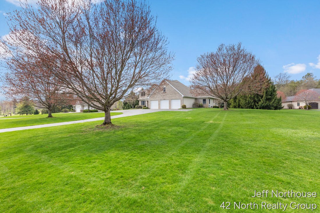 House in Caledonia, Michigan, United States 3 - 18309426