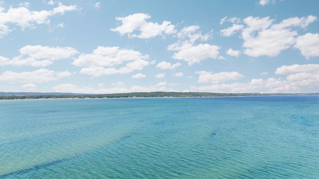 Condo in Traverse City, Michigan, United States 3 - 18309007
