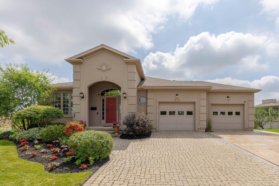 House in Welland, Ontario, Canada 2 - 18310496