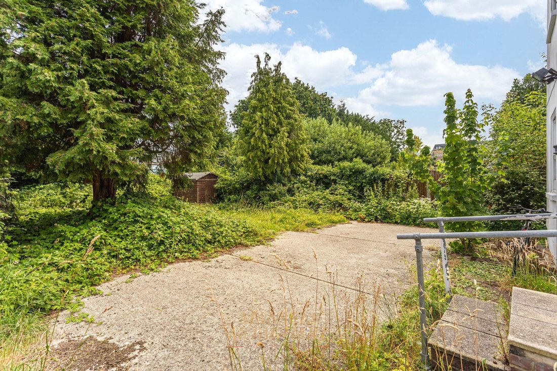 House in Horley, England 3 - 18310236
