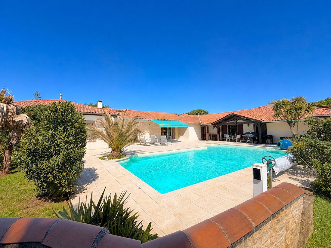 Villa in Mestras, Gujan-Mestras, France 1 - 18314506