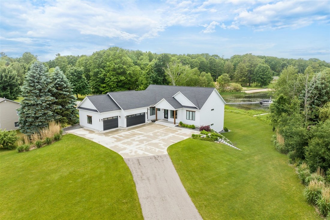 House in Traverse City, Michigan, United States 1 - 18307986