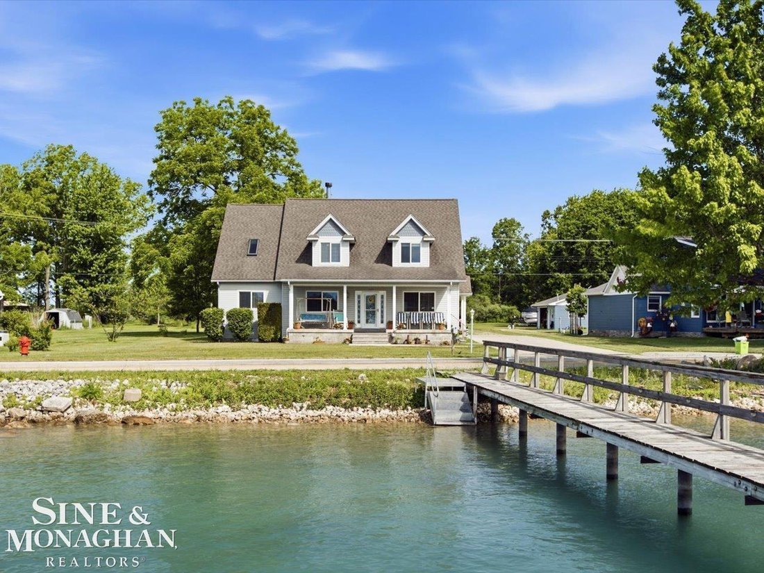 House in Clay Township, Michigan, United States 1 - 18308900