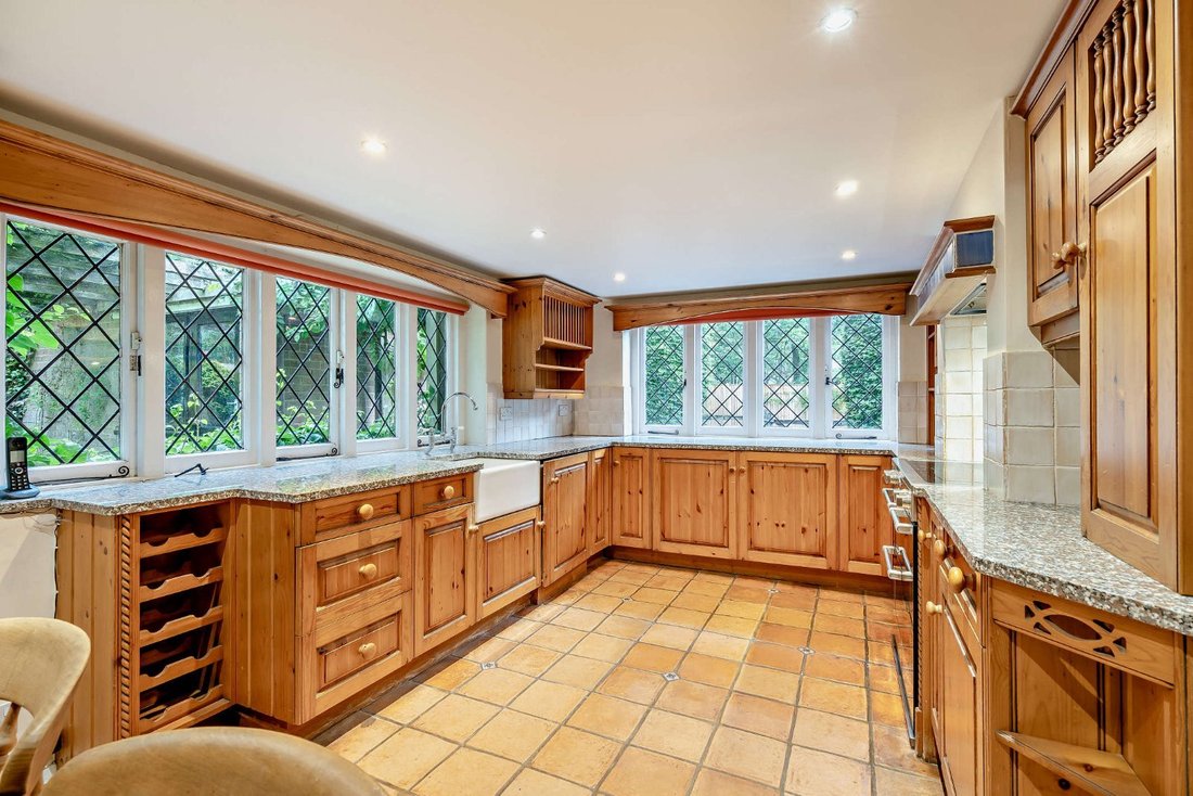 House in Whitmoor, Worplesdon, England 3 - 18310280