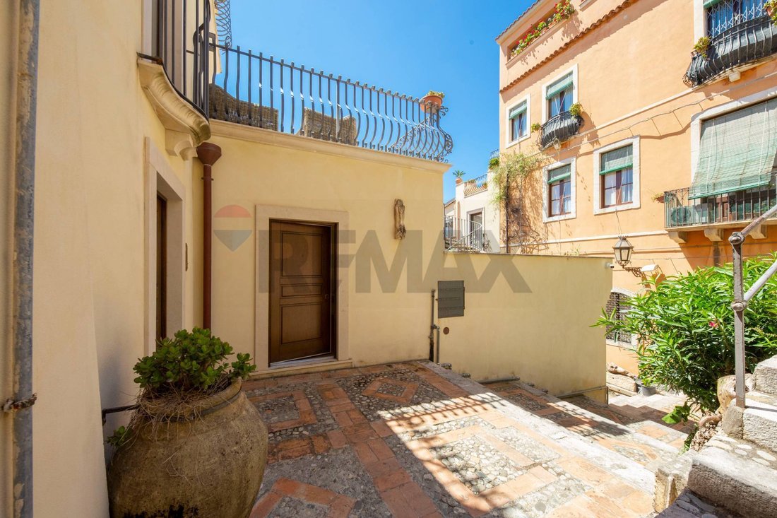 House in Taormina, Sicily, Italy 4 - 18315169