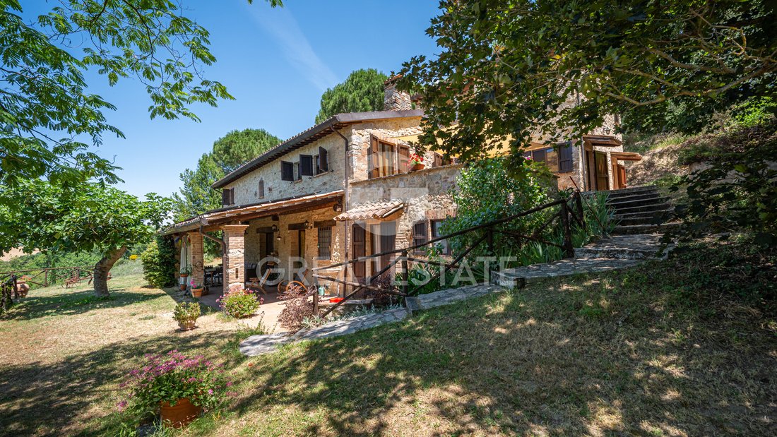 Estate in Todi, Umbria, Italy 3 - 18311734