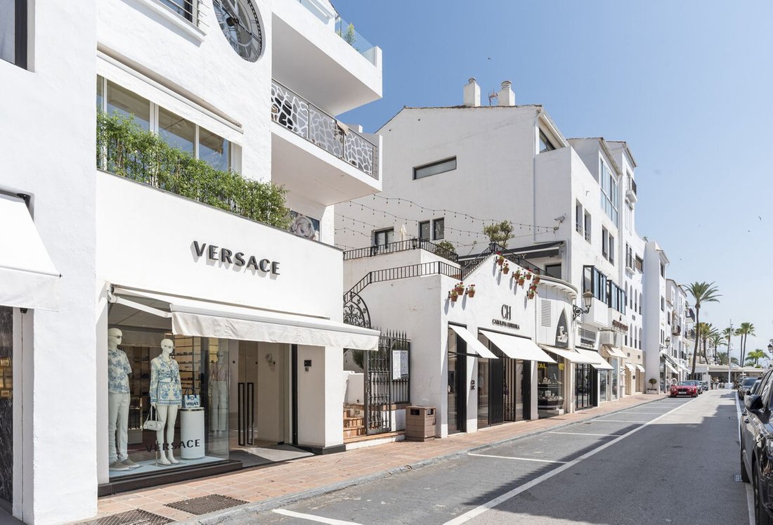 Apartamento en Playa Puerto Banús, Marbella, España 1 - 18316635