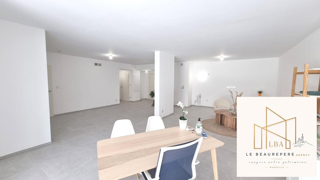 Apartment in Vieille Chapelle, 8e Arrondissement, Marseille 2 - 15704097