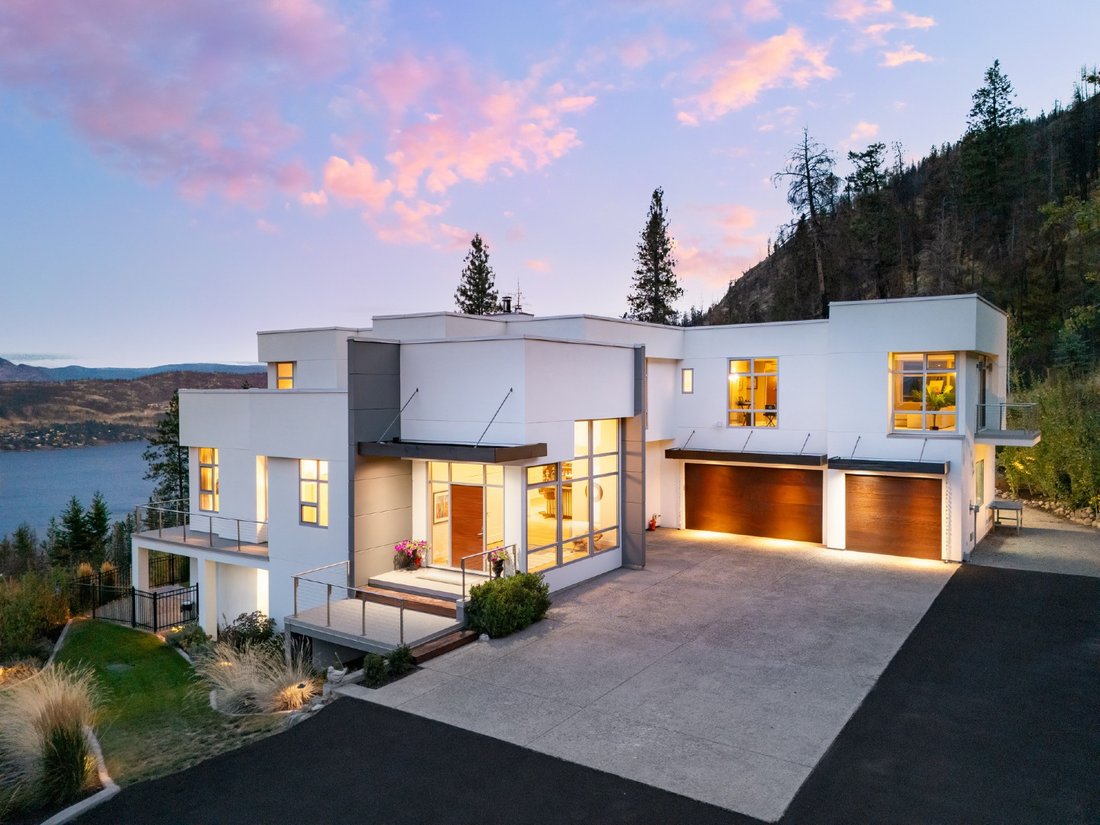 House in Kelowna, British Columbia, Canada 2 - 18315219