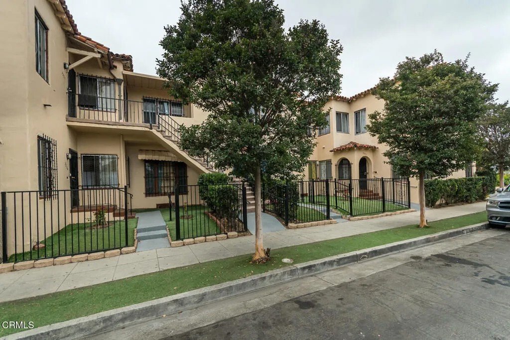 Los Angeles, California, United States 3 - 18316139