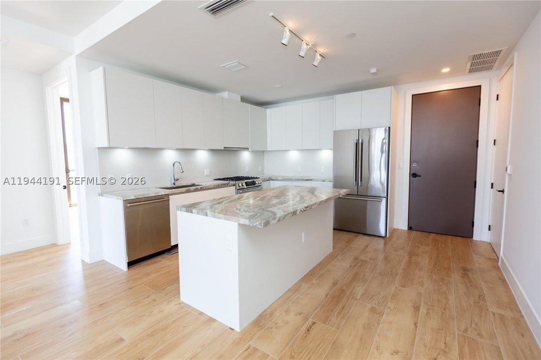 House in Miami, Florida, United States 5 - 16926136
