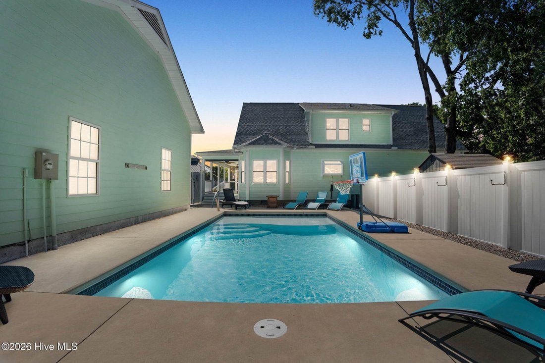 House in Oak Island, North Carolina, United States 4 - 18315029