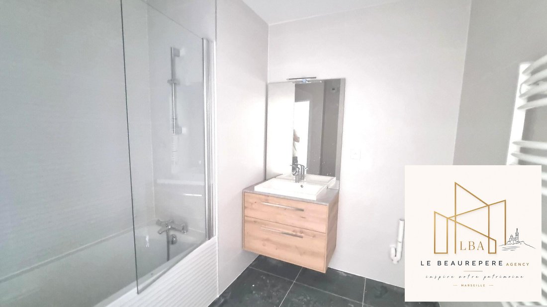 Apartment in Vieille Chapelle, 8e Arrondissement, Marseille 5 - 15704097