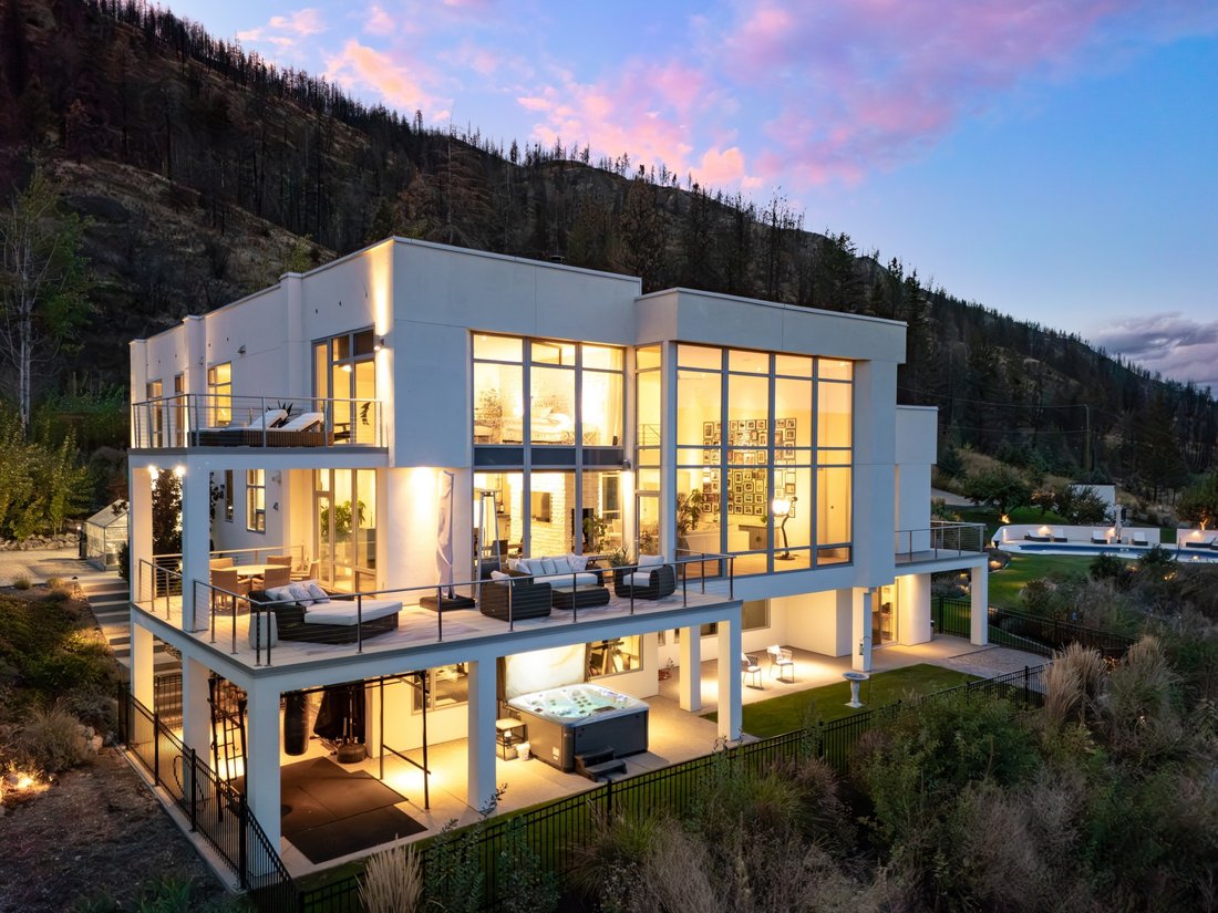 House in Kelowna, British Columbia, Canada 3 - 18315219