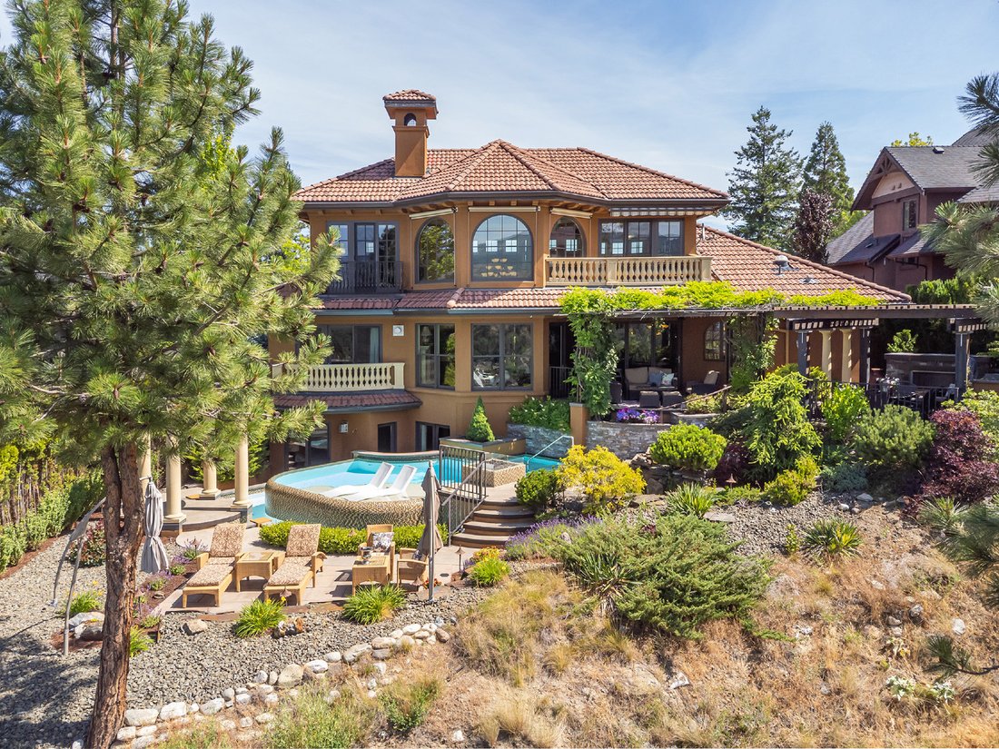 House in Kelowna, British Columbia, Canada 3 - 18315220