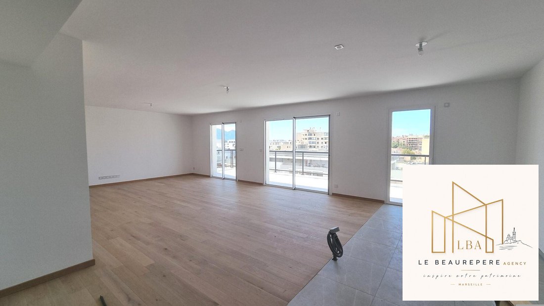 Apartment in Vieille Chapelle, 8e Arrondissement, Marseille 3 - 15704044