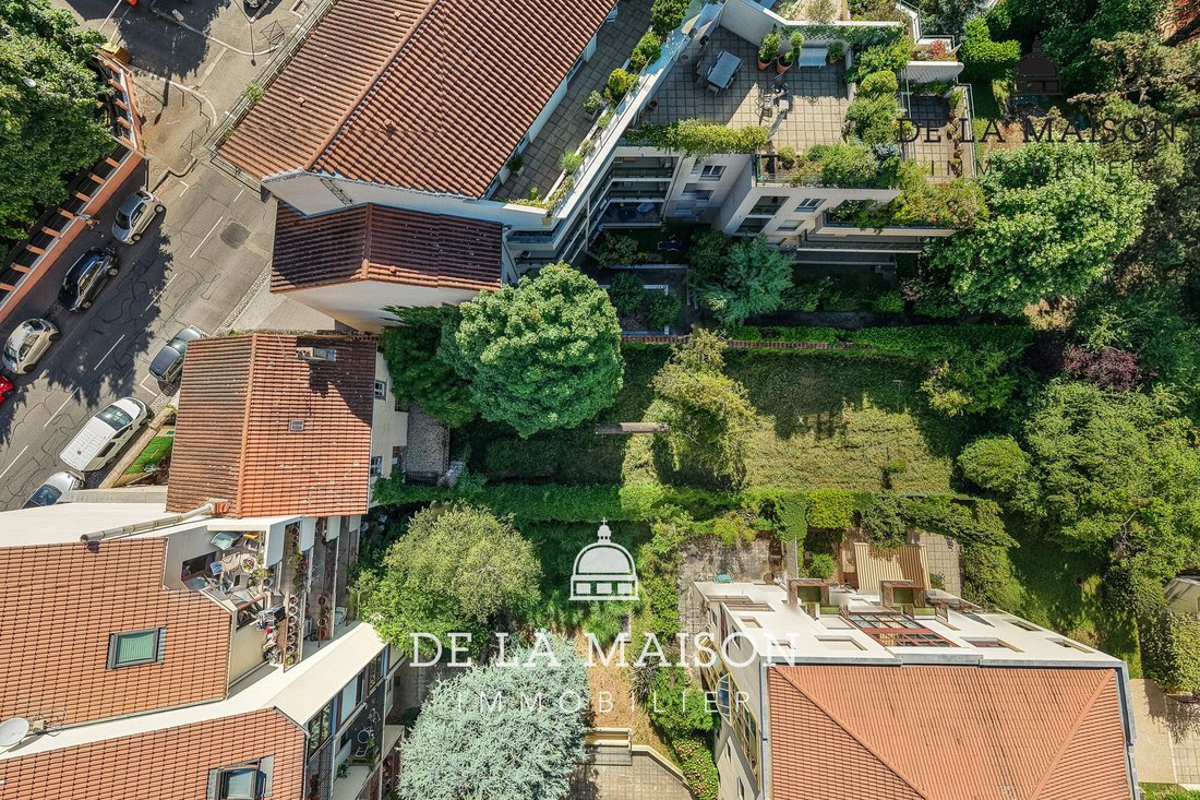 Land in Champvert-Point du Jour-Saint Irénée, Lyon 5e Arrondissement, Lyon 5 - 18315501