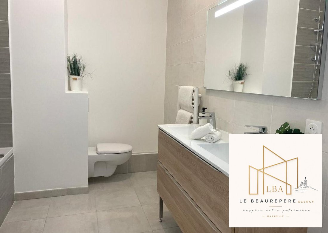 Apartment in Vieille Chapelle, 8e Arrondissement, Marseille 4 - 18256837