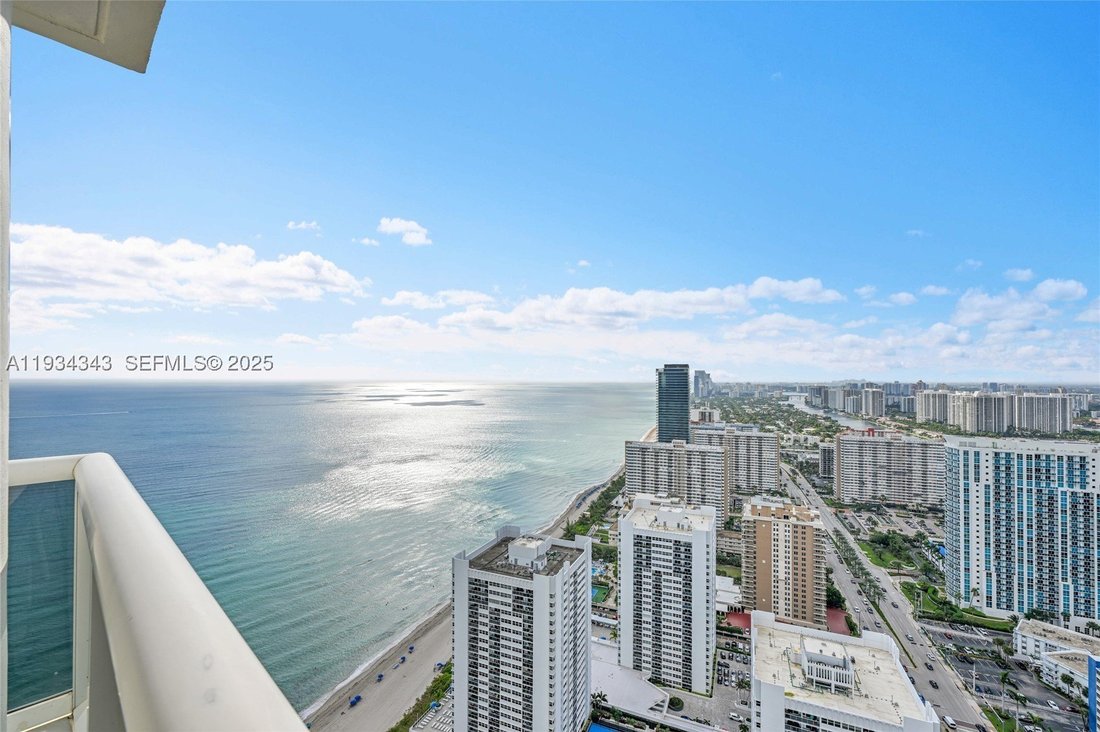 House in Hallandale Beach, Florida, United States 1 - 16854376