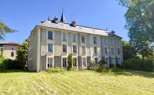 Castello a Sury-le-Comtal, Auvergne-Rodano-Alpi, Francia 1